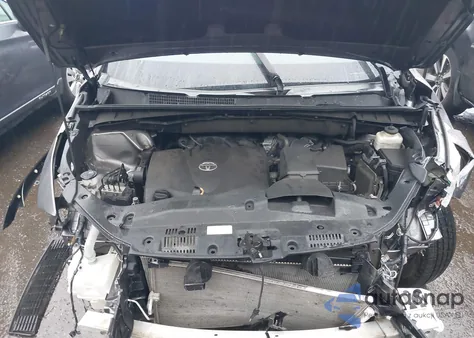 2018 Toyota Highlander Xle z USA, uszkodzony, nr VIN 5TDJZRFH9JS553627